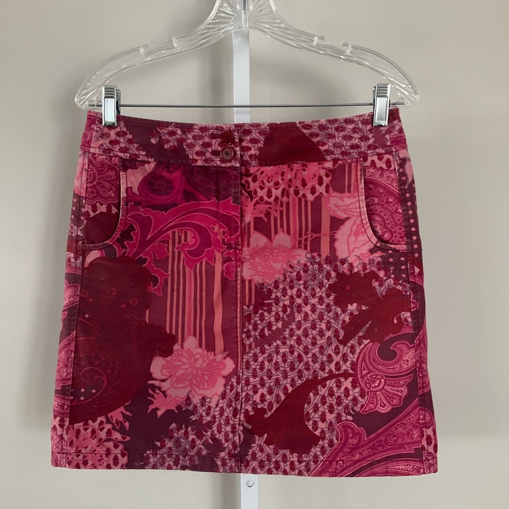 Ann Taylor Petite Paisley Print 100% Cotton Mini Skirt.
Size 6P.
